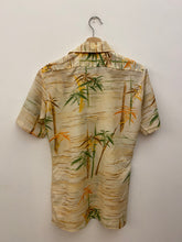 Carica l&#39;immagine nel visualizzatore di Gallery, Camicia Hawaiiana vintage tg. S
